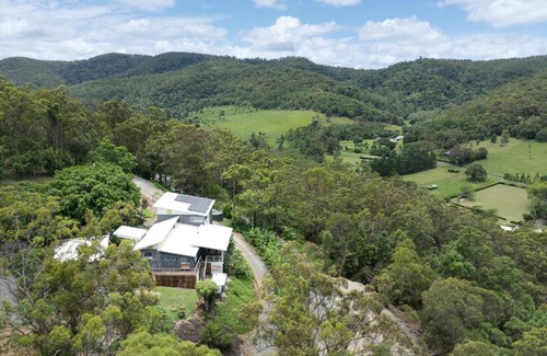 Wongawallan House | Luxurious 4-BR Hinterland Retreat - Scenic Views