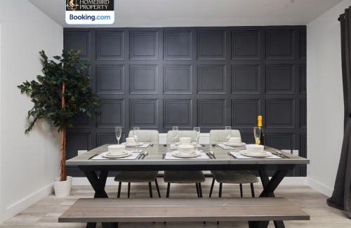Chapeltown House | Luxurious 4Bedroom House By Homebird Property Management Short Lets & Serviced Accommodation Leeds With Private Parking, Garden & Patio Area