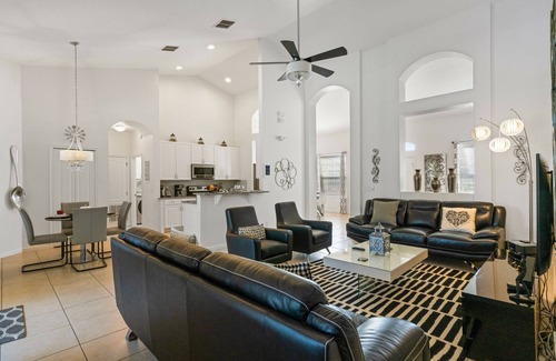 Loughman House | Luxurious 4BR 3BA Villa with Stunning Games Room