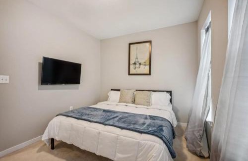 Dupont Circle House | Luxurious 4BR home with patio and parking x Fits 8 to 10