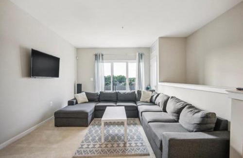 Dupont Circle House | Luxurious 4BR home with patio and parking x Fits 8 to 10