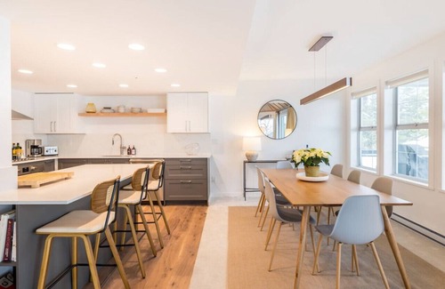 Blueberry Hill Apartment | Luxurious 4BR: Patio/BBQ, 5 min to Village & Lakes