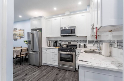 Constable Hook Apartment | Luxurious 4BR Retreat | Sleeps 12+ | Near NYC