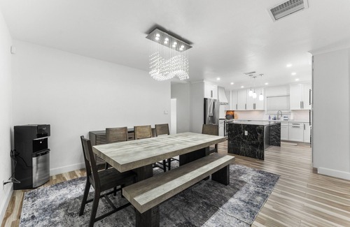 Palmdale House | Luxurious 5-bedroom house in the heart of Palmdale