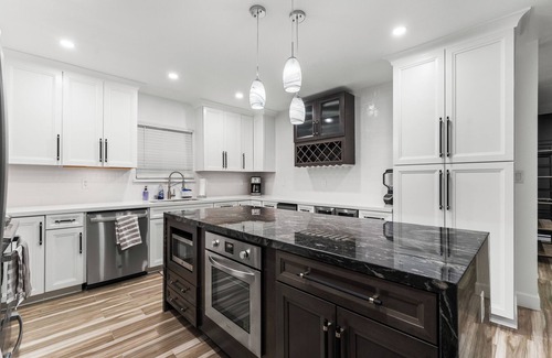 Palmdale House | Luxurious 5-bedroom house in the heart of Palmdale