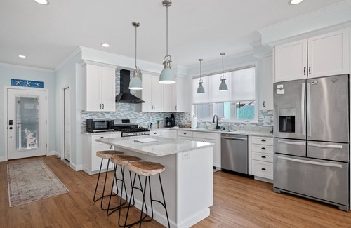 Hampton House | Luxurious 5-bedroom home steps from Hampton Beach & all entertainment