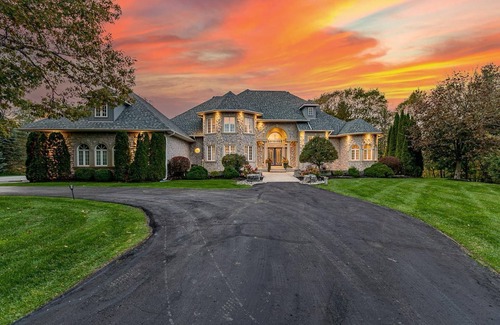 Uxbridge House | Luxurious 5-Bedroom Mansion with Hot Tub, Sauna, Game Room, Wine Cellar, Gym