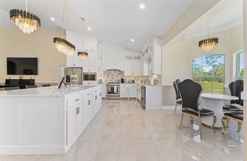 Kissimmee House | Luxurious 5-Bedroom Retreat: Gold Accents, Modern Amenities, & Fun!"