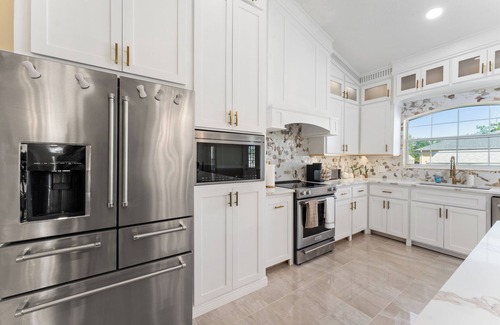Kissimmee House | Luxurious 5-Bedroom Retreat: Gold Accents, Modern Amenities, & Fun!"