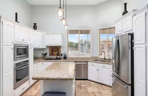 Phoenix House | Luxurious 5-Bedroom Retreat with Private Sports & Spa Facilities