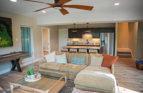Innsbrook Resort | Luxurious 5-bedroom Treehouse with panoramic view of beautiful Alpine Lake.