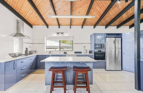 Whitfield House | Luxurious 5-Bedroom Villa with Pool – Perfect for Families & Groups