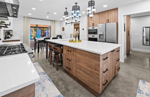 Temple Terrace House | Luxurious 6B/6.5Bath in Temple Terrace | Screened Heated Pool I Sleeps 16