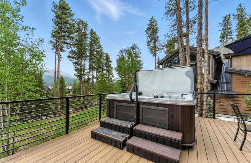 Peak 8 House | Luxurious 6BD Ski-in Ski-out in Heart of Breck!