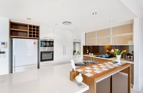 Biggera Waters House | Luxurious 6BR Retreat W/Pool & Port @BiggeraWaters