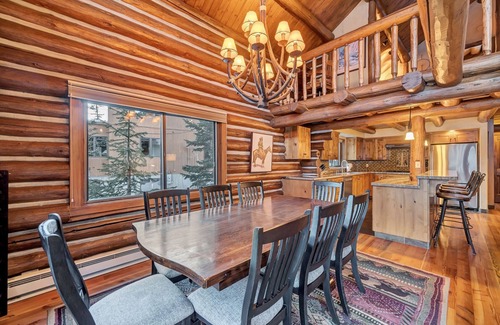 Salt Lake Mountain Resorts House | Luxurious Alta/Snowbird Lodgepole Pine Log Cabin with Hot Tub