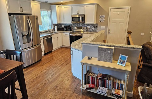 Olivette House | Luxurious Amenities at Zoey's House in Heart of Olivette