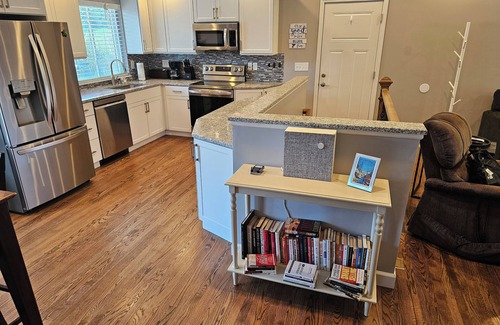 Olivette House | Luxurious Amenities at Zoey's House in Heart of Olivette
