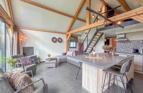 Alphen House | Luxurious and attractive detached house