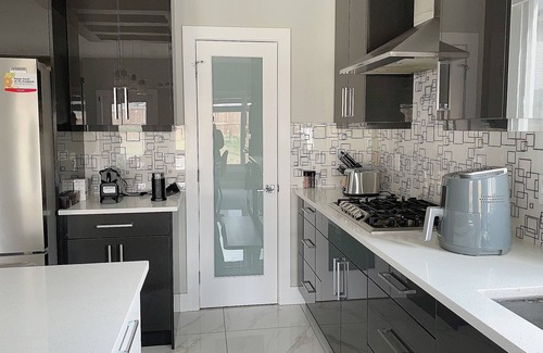 Northeast Edmonton House | Luxurious and clean home!