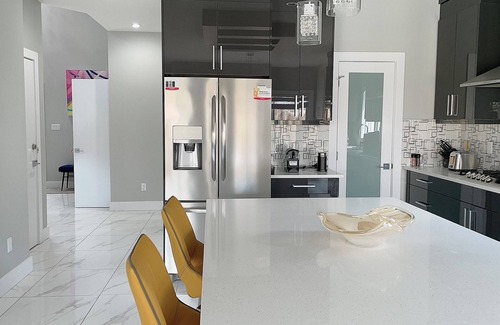 Northeast Edmonton House | Luxurious and clean home!