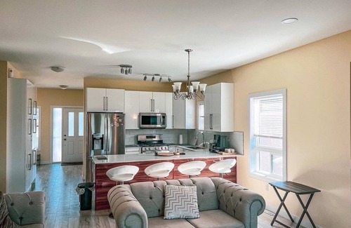 Fort Gary House | Luxurious and Comfortable 3-Bedroom Bungalow Style House