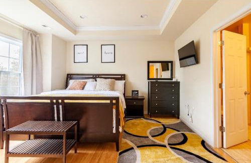 Northeast House | Luxurious and Cozy Room in Washington DC