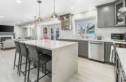 Taylorsville House | Luxurious and Modern Home - Newly Renovated with Lots of Parking!