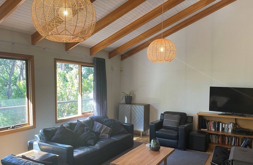 Spring Beach House | Luxurious and Modern Beach house