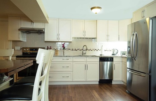 L'Amoreaux House | Luxurious And Warm 3 Bedroom Apartment With All The Comforts Of Home
