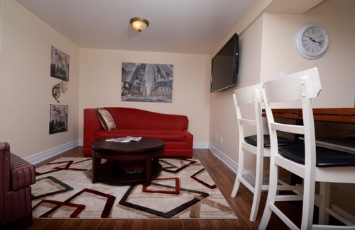 L'Amoreaux House | Luxurious And Warm 3 Bedroom Apartment With All The Comforts Of Home