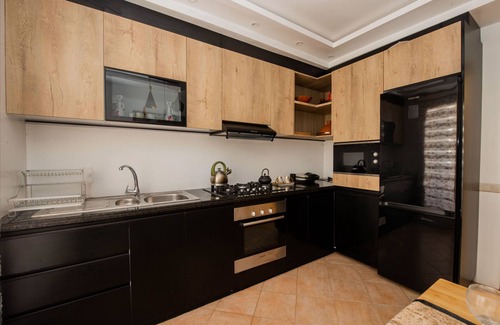 Nouaceur Apartment | Luxurious Apartment in Sidi Bou Zid with Garden View
