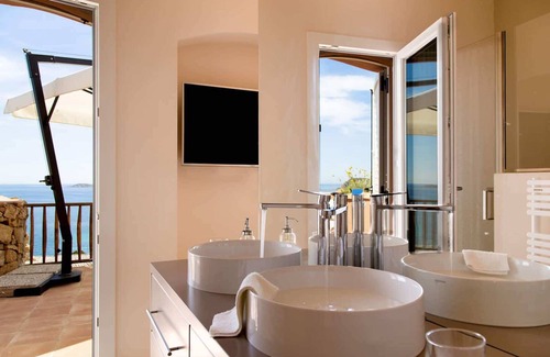 Porto Cervo House | Luxurious apartment "Piccolo Pevero retreat" with sea view, balcony and terrace