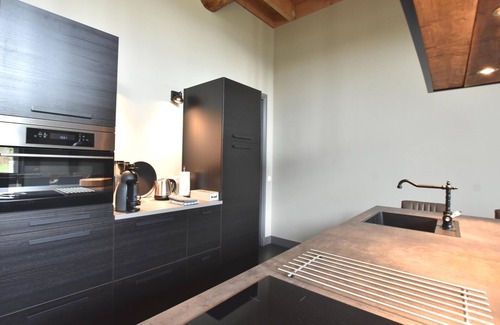 Dwingeloo House | Luxurious authentic holiday farm with a hot tub