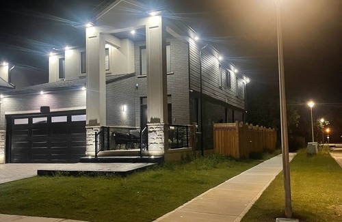 London House | Luxurious Basement ApartmentnNear 401 and Hospital