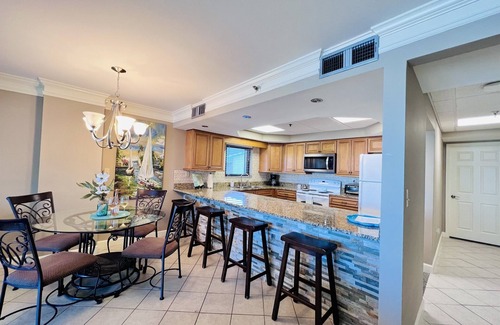 Thomas Drive Condo | Luxurious Beachfront Condo, Wrap-A-Round Balcony/Gourmet Kitchen-Beach Ser, Pool