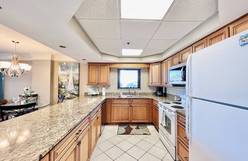 Thomas Drive Condo | Luxurious Beachfront Condo, Wrap-A-Round Balcony/Gourmet Kitchen-Beach Ser, Pool