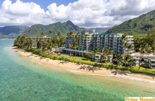 Punaluu House | Luxurious Beachfront Condo