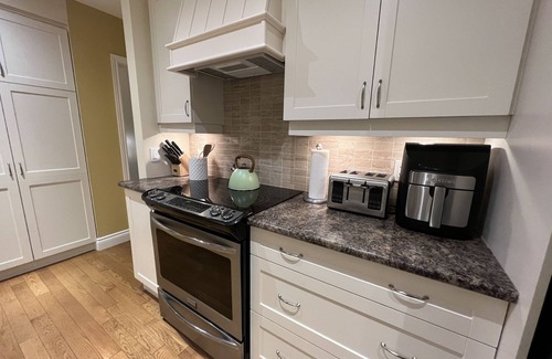 Richmond Hill House | Luxurious Bungalow Experience - Easy Transportation to Toronto