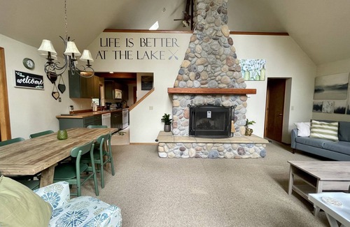 Hoodsport House | Luxurious Cabin Style Lake House walking distance to Lake Cushman