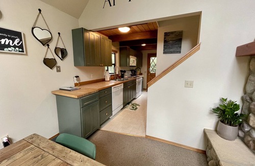 Hoodsport House | Luxurious Cabin Style Lake House walking distance to Lake Cushman