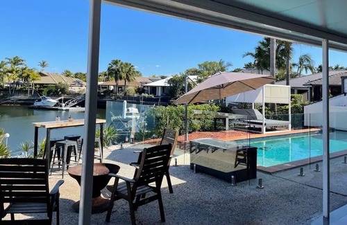 Banksia Beach House | Luxurious canal holiday home
