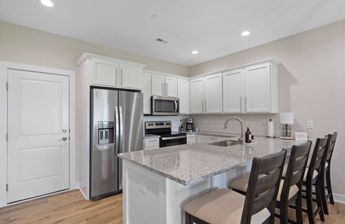 Booneville House | Luxurious Comfort & Convenience