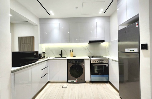 Al Quoz Apartment | Luxurious Comfort in JVC