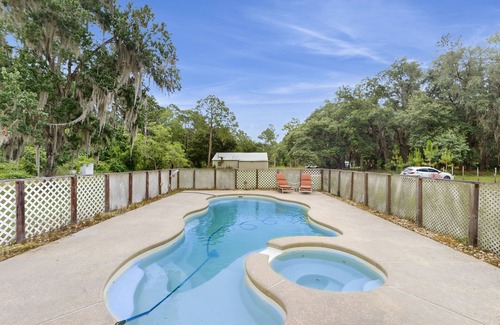 Umatilla House | Luxurious Comfort Meets Peaceful Countryside in Umatilla