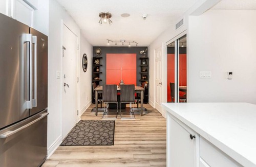 Downtown Mississauga Apartment | Luxurious Condo in Mississauga right IN front of Square One Mall