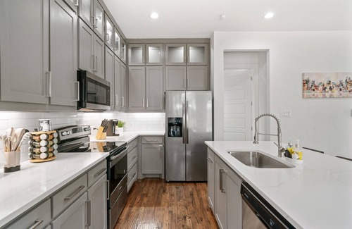 West Dallas House | Luxurious Dallas Home - 5 minutes from Downtown 🌌