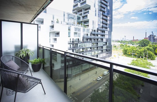 West Don Lands Condo | Luxurious Downtown 2 bedroom, 2 bathroom with free parking