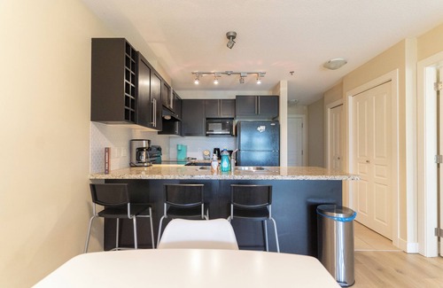 Central Okanagan Condo | Luxurious Downtown Kelowna Condo! Steps to the Beach