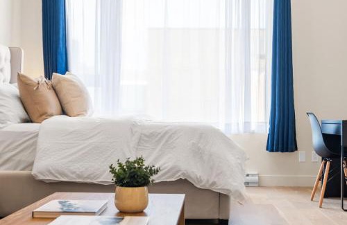 Gay Village Apartment | Luxurious DownTown Suite
